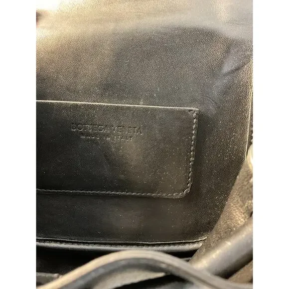 Bottega Veneta Leather Beak Shoulder Bag - Picture 7 of 8